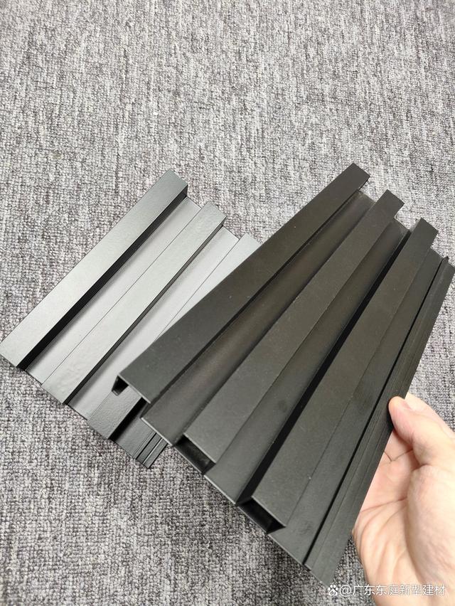 營(yíng)業(yè)廳與營(yíng)銷中心的木紋鋁單板裝飾 長(zhǎng)城板與波浪板的現(xiàn)代應(yīng)用